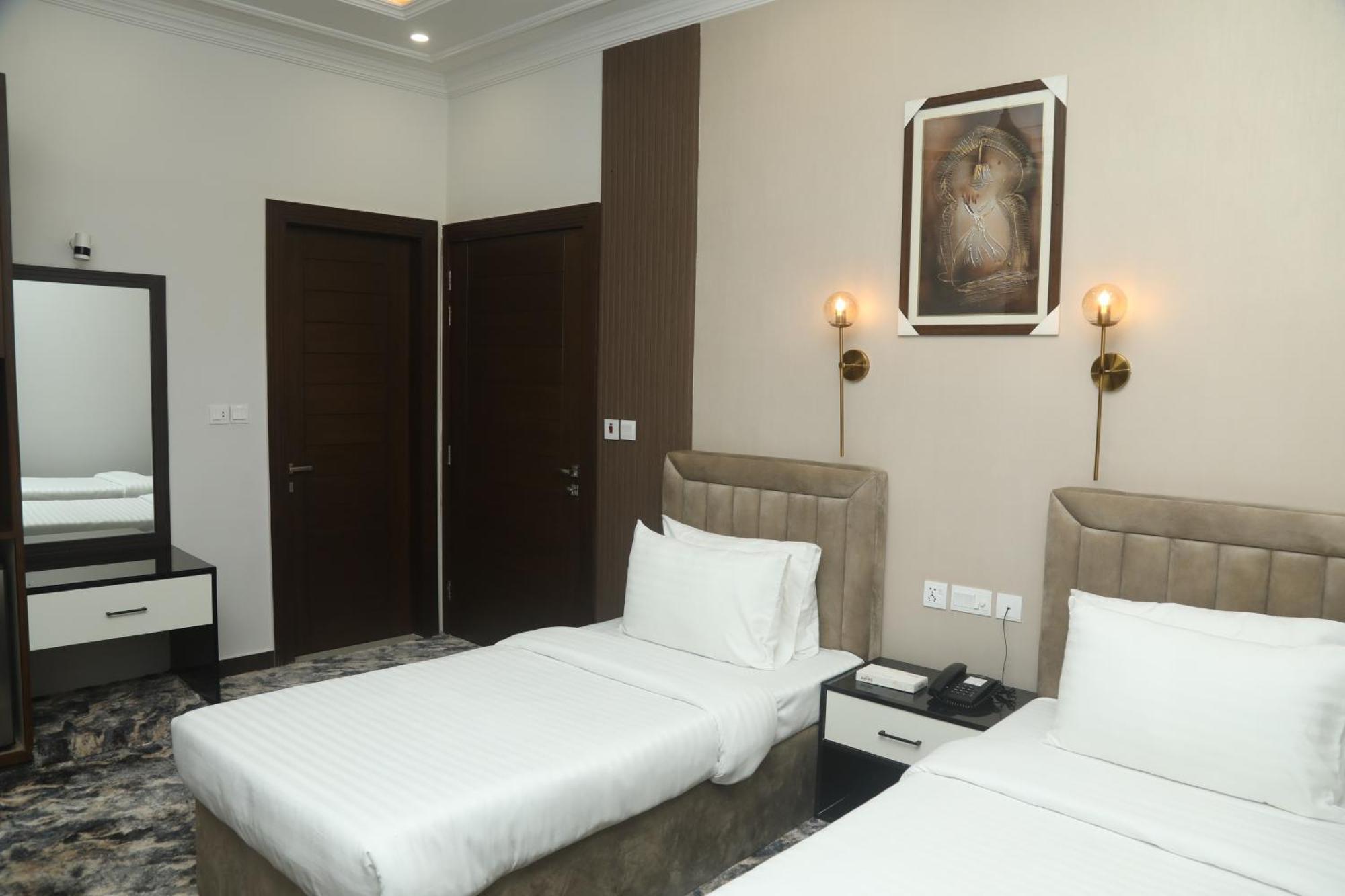 Swarg Hotel Sahiwal 외부 사진