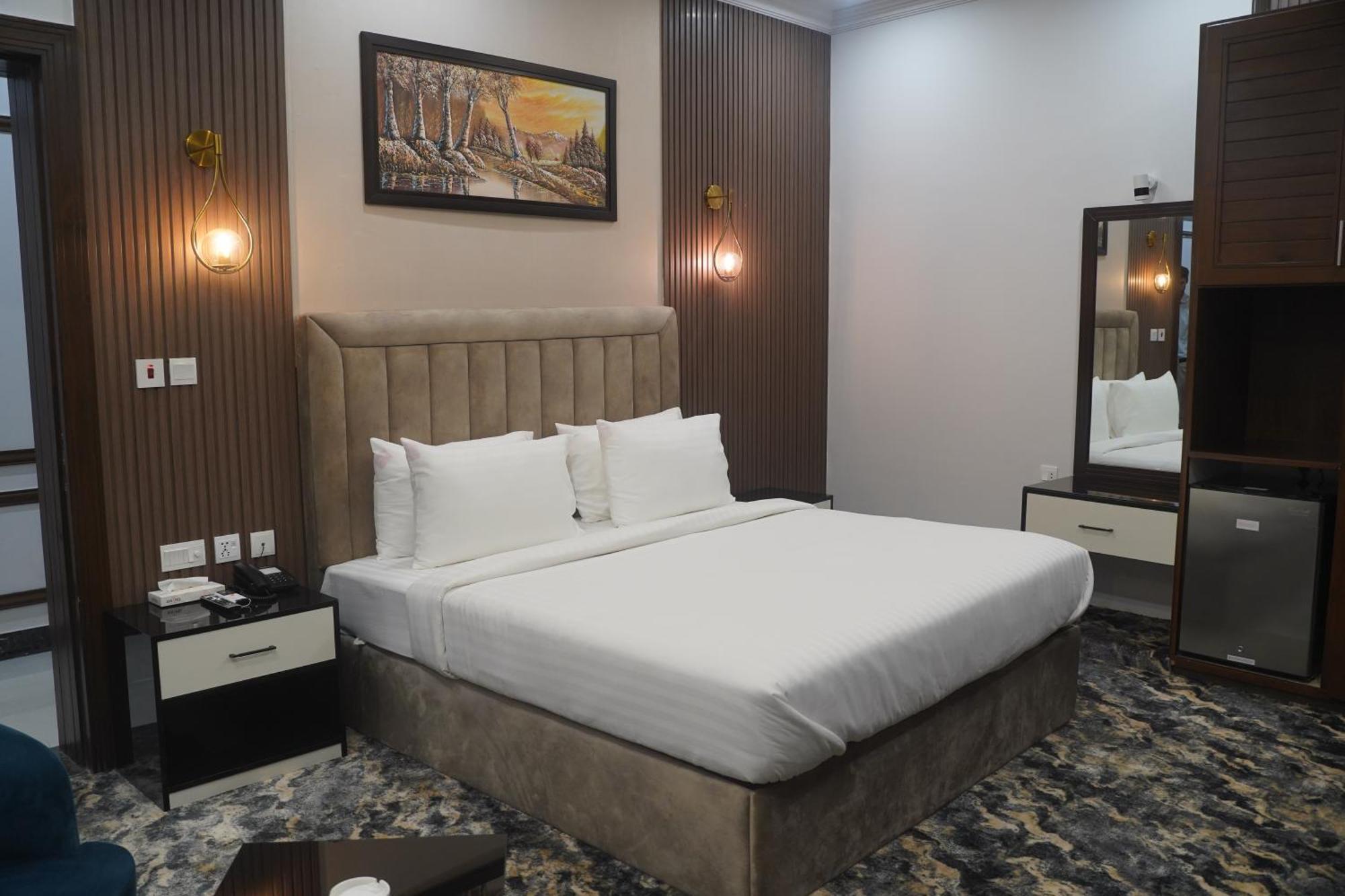 Swarg Hotel Sahiwal 외부 사진