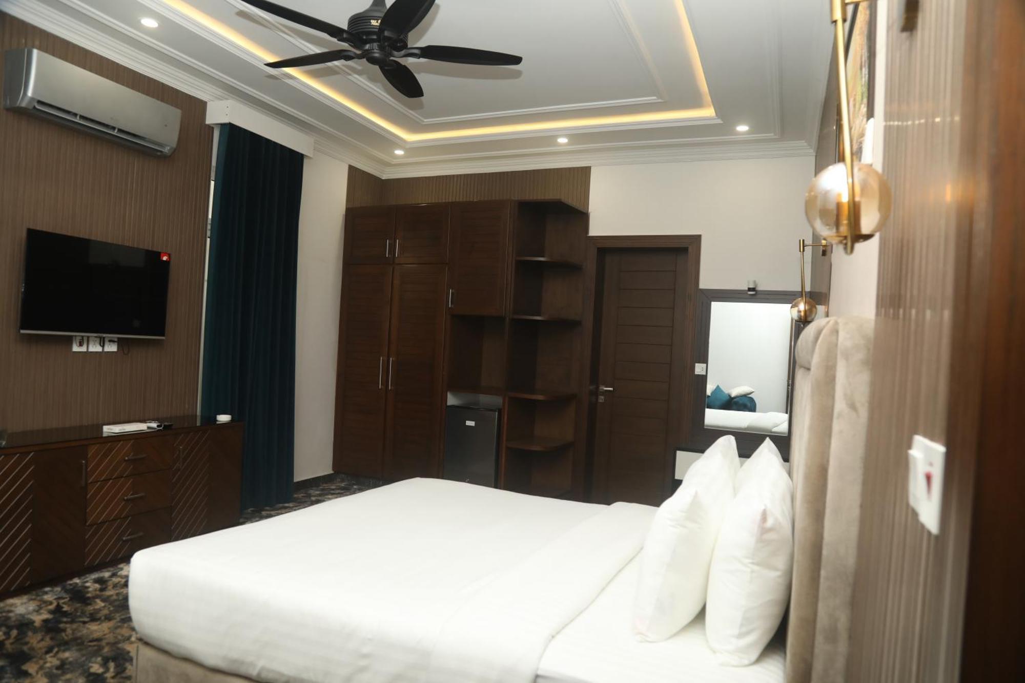Swarg Hotel Sahiwal 외부 사진
