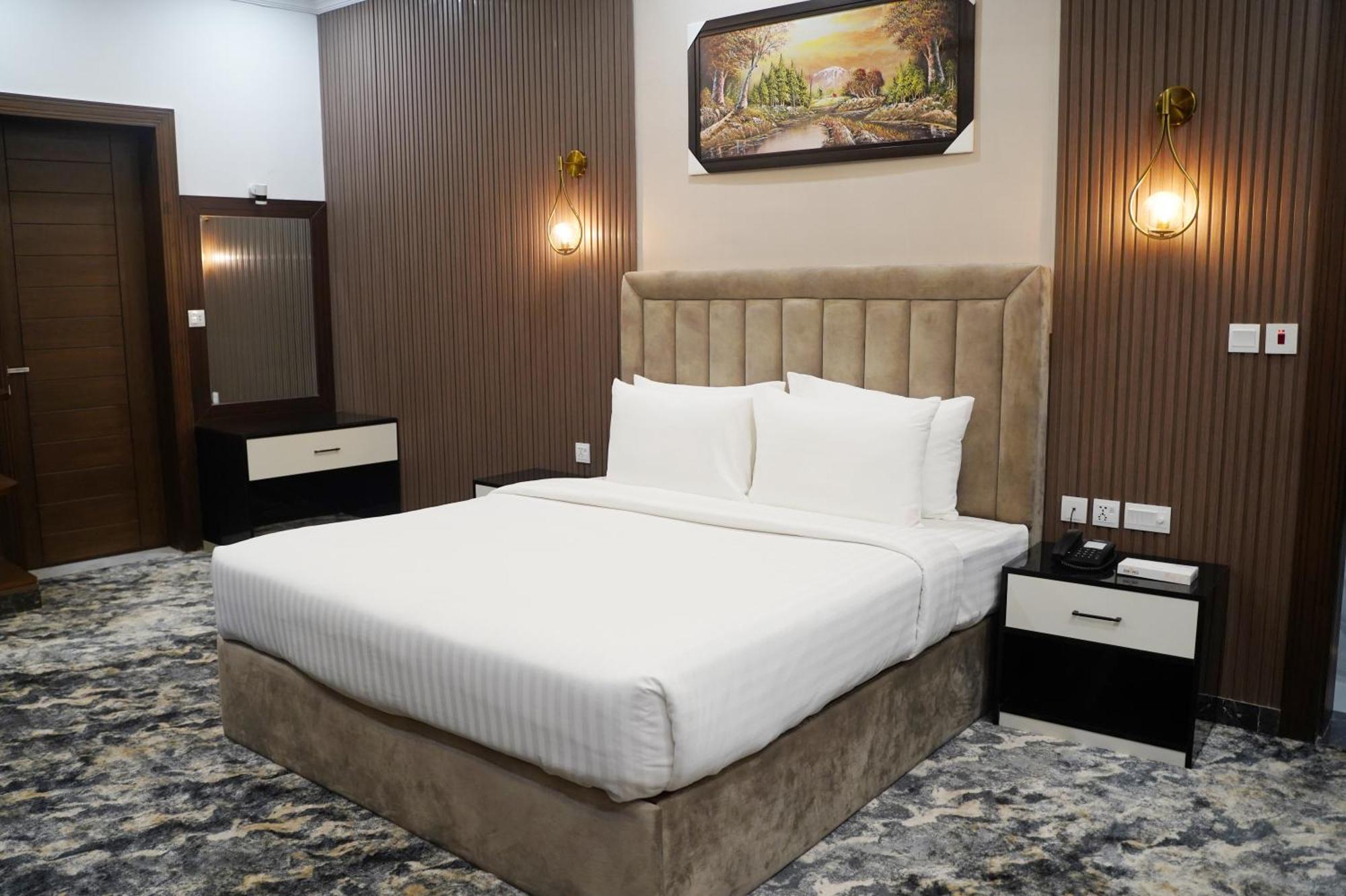 Swarg Hotel Sahiwal 외부 사진