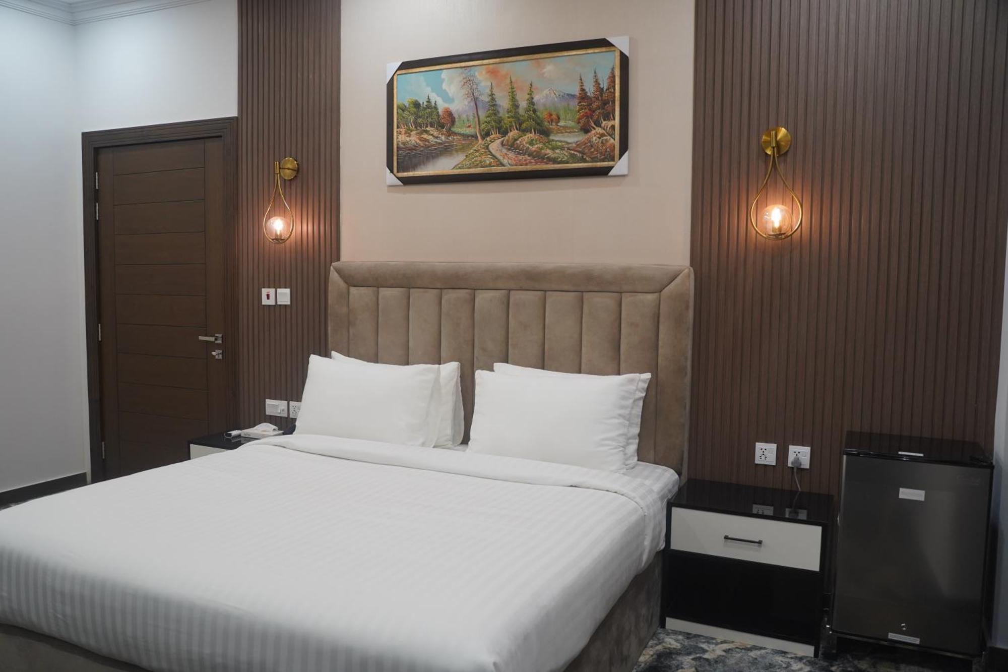 Swarg Hotel Sahiwal 외부 사진
